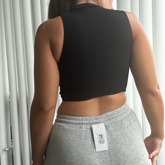 Black cut out crop top - Picture 4 of 4